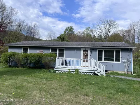 205 Deepkill Rd, Troy, NY 12182