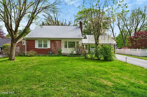 15 Morningside Dr, Delmar, NY 12054