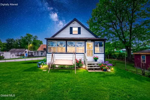 1142 River Rd, Troy, NY 12182