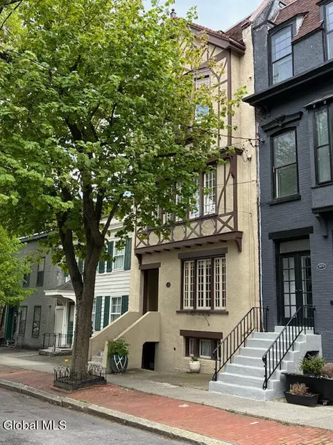 140 Chestnut St, Albany, NY 12210