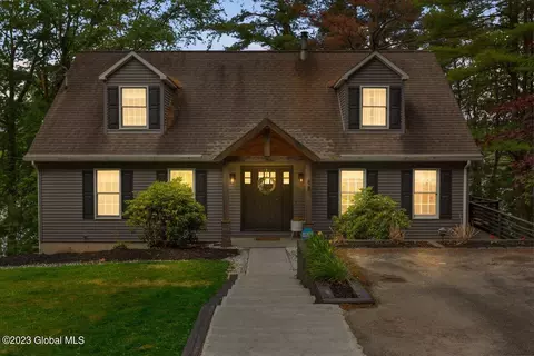 68 Harriman Rd, Averill Park, NY 12018