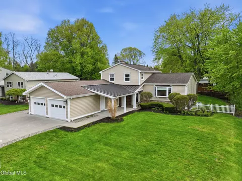24 Michaelangelo St, Latham, NY 12110