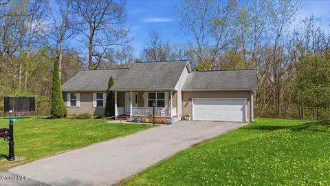4 Mockingbird Ln, Fort Edward, NY 12828
