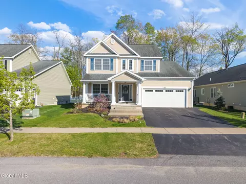 34 Lancaster Ct, Ballston Lake, NY 12019