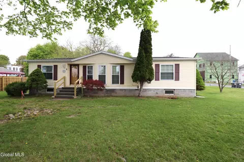 11 East St, Schaghticoke, NY 12154