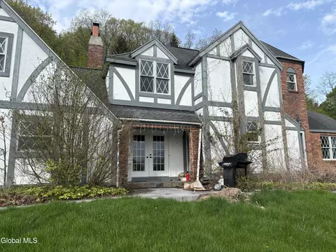 1143 Leesome Ln, Altamont, NY 12009