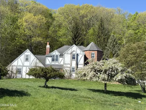 1143 Leesome Ln, Altamont, NY 12009