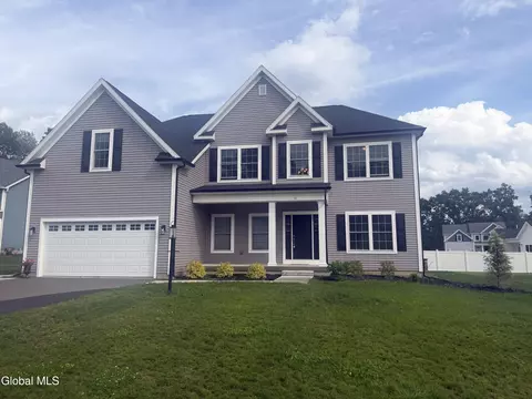 13 Edenfield St, Loudonville, NY 12211