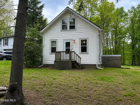 148 Elliot Rd, East Greenbush, NY 12061