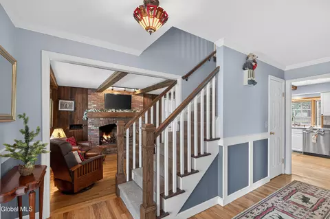 Entry Way - 41 Salem Rd, Delmar, NY 12054 photo 3 of 16