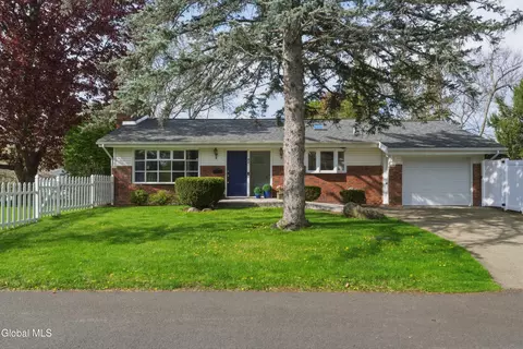 42 Kakely St, Albany, NY 12208