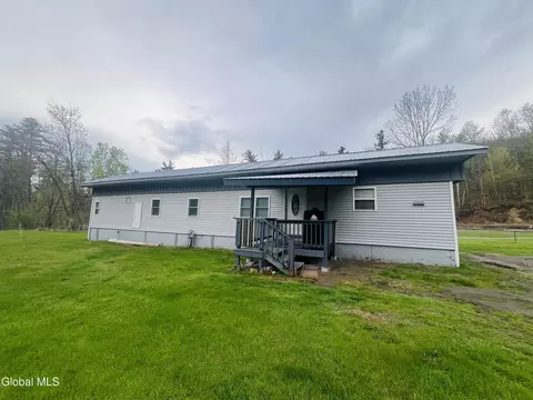 5 Sno Pappy Ln, Hague, NY 12836
