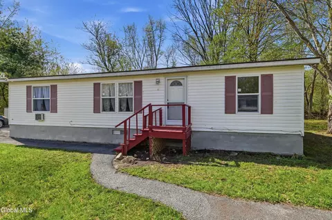 3 White Birch Ln, Cambridge, NY 12816