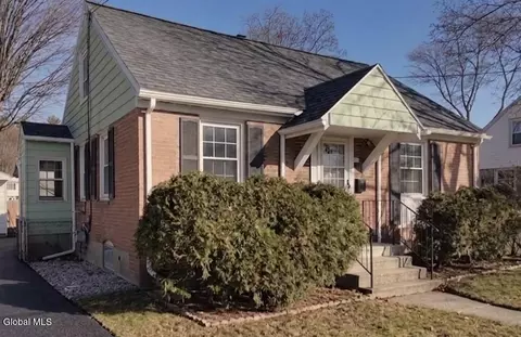 39 Reber St, Albany, NY 12205