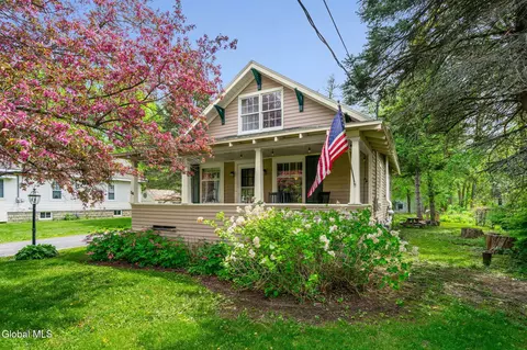 54 Altamont Rd, Voorheesville, NY 12186