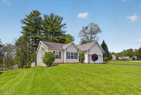 1 Slatestone Dr, Scotia, NY 12302