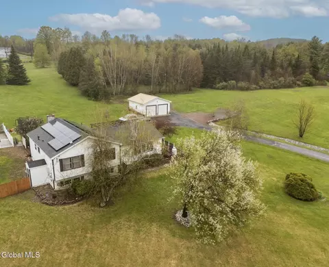 15 Middleton Rd, Granville, NY 12832