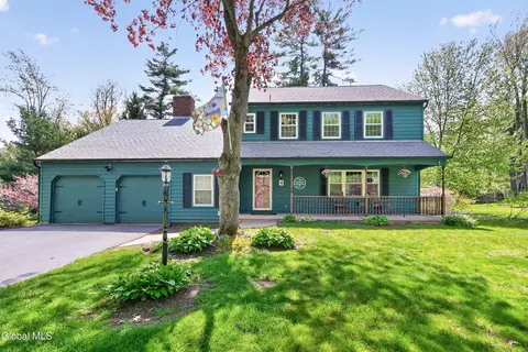 4 Concord Rd, Glenmont, NY 12077