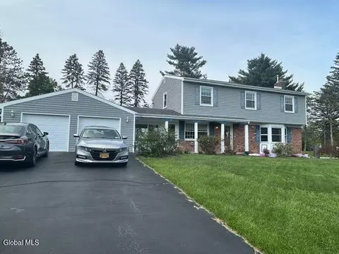 2155 Orchard Park Dr, Niskayuna, NY 12309