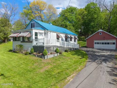 9 Ridge Rd, Rensselaer, NY 12144