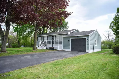 3 Uncas Dr, Glenville, NY 12302