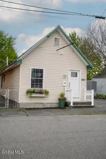 1862 8th Ave, Watervliet, NY 12189