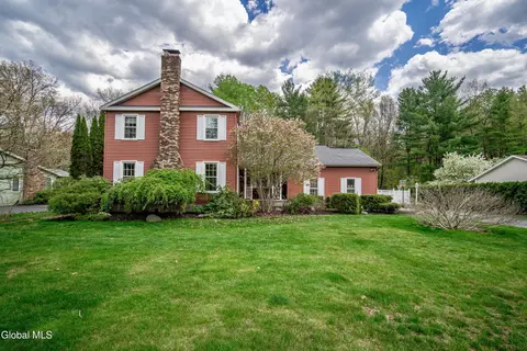 13 Royal Oak Dr, Clifton Park, NY 12065