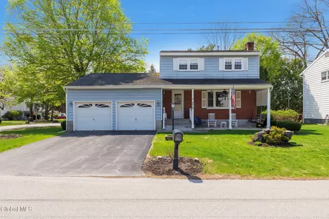 3 Frederick Dr, Saratoga Springs, NY 12866