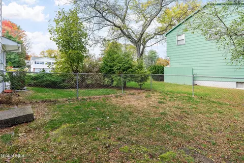 Exterior - 1226 Hempstead Rd, Schenectady, NY 12309 photo 16 of 17
