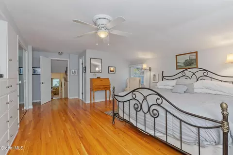 Bedroom - 1226 Hempstead Rd, Schenectady, NY 12309 photo 4 of 10