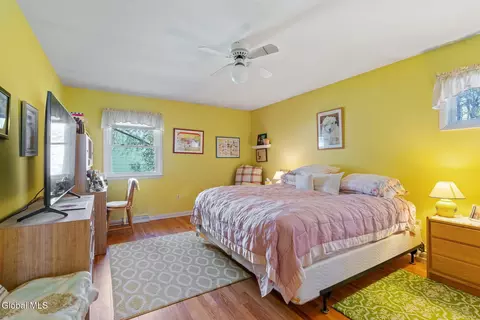 Bedroom - 1226 Hempstead Rd, Schenectady, NY 12309 photo 5 of 10