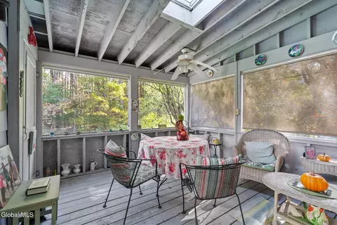 Exterior - 1226 Hempstead Rd, Schenectady, NY 12309 photo 4 of 17