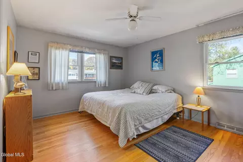 Bedroom - 1226 Hempstead Rd, Schenectady, NY 12309 photo 8 of 10