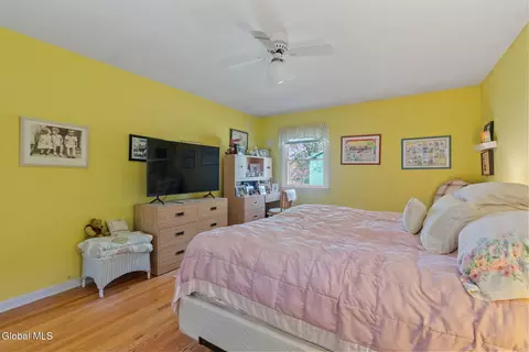 Bedroom - 1226 Hempstead Rd, Schenectady, NY 12309 photo 6 of 10