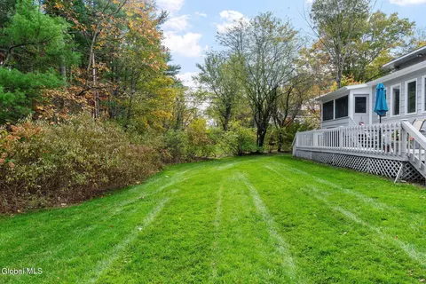 Exterior - 1226 Hempstead Rd, Schenectady, NY 12309 photo 14 of 17