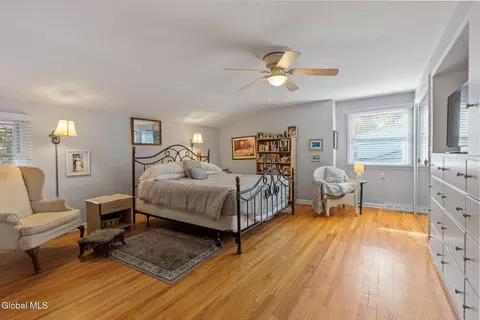 Bedroom - 1226 Hempstead Rd, Schenectady, NY 12309 photo 2 of 10