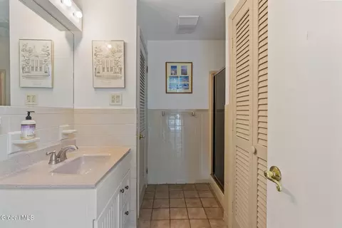 Bath - 1226 Hempstead Rd, Schenectady, NY 12309 photo 2 of 6