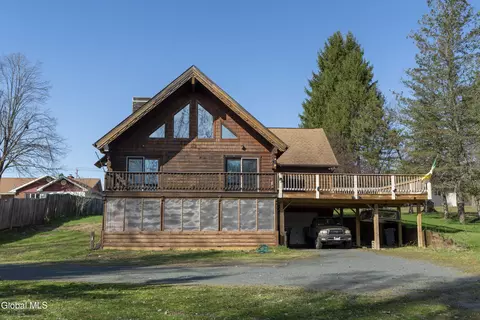 2 Cesta Ln, Troy, NY 12180