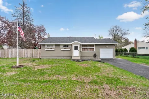 117 Locust Park, Colonie, NY 12205