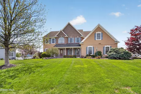 9 Lockwood Pl, Watervliet, NY 12189