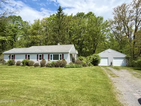 166 Potter Rd, Amsterdam, NY 12010