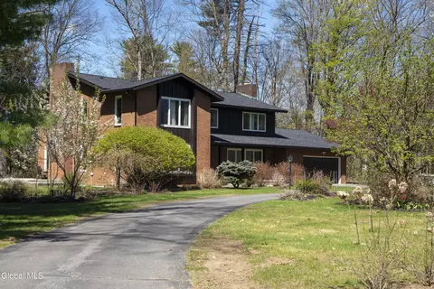 15 Roberts Ln, Saratoga Springs, NY 12866