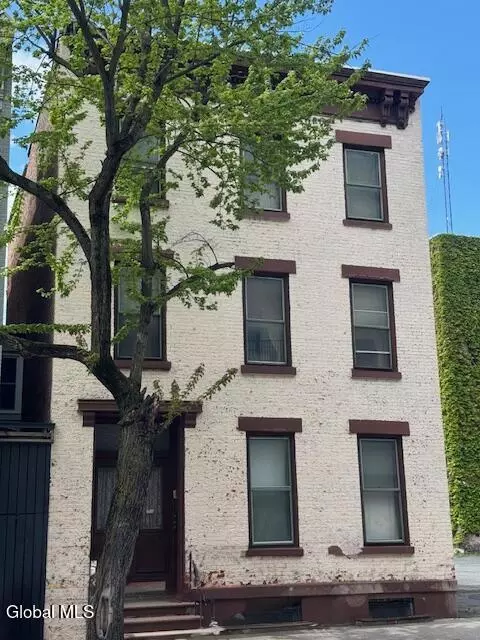145 4th St, Troy, NY 12180