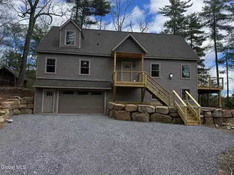 6 Middle Rd, Lake George, NY 12845