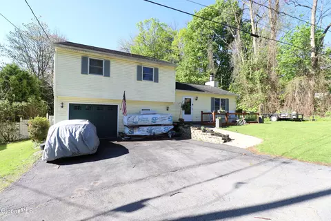 13 Arlington St, Glens Falls, NY 12801