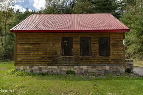 869 Lake Ave, Lake Luzerne, NY 12846