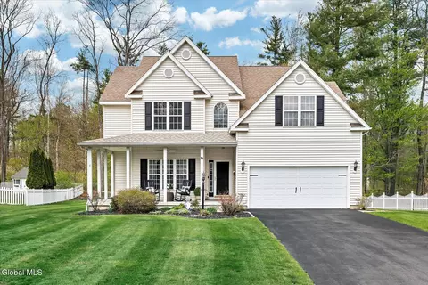 17 Springfield Dr, Mechanicville, NY 12118