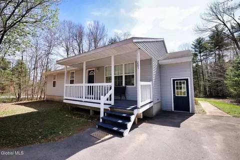 201 Cochran Dr, Gansevoort, NY 12831