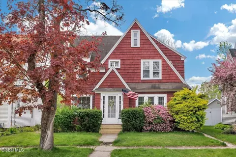 3 Wallace St, Scotia, NY 12302