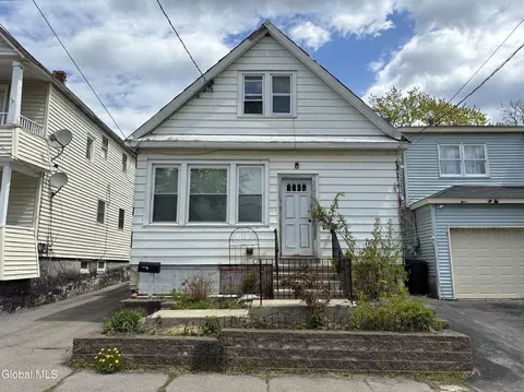 1355 Pleasant St, Schenectady, NY 12303